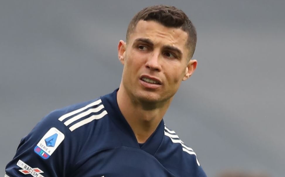 Ronaldo bo vao phong thay do sau tran thua hinh anh