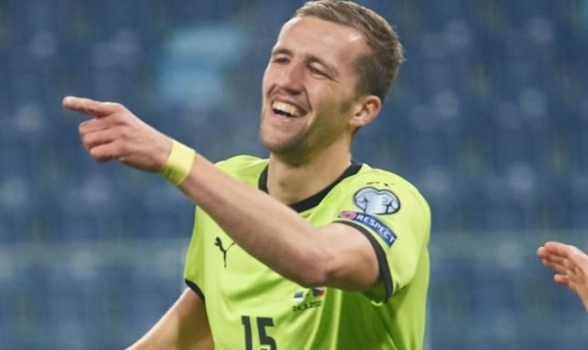 Sao Premier League lap hat-trick giup CH Czech thang 6-2 hinh anh