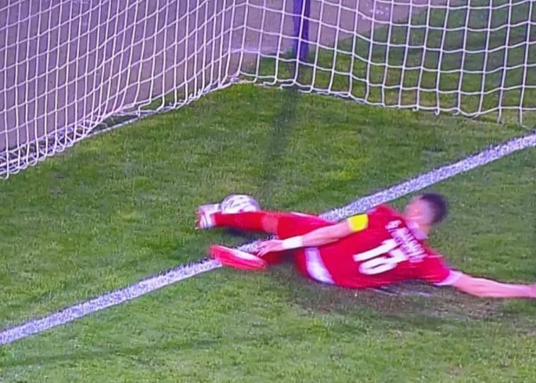 Ronaldo nem bang doi truong anh 1