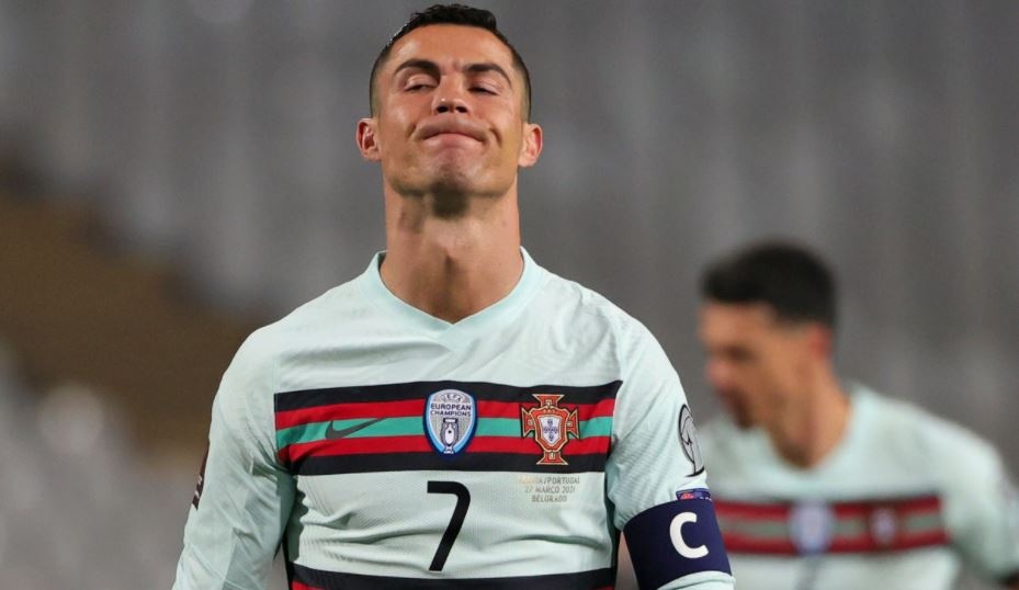 Ronaldo co the bi cam thi dau hinh anh