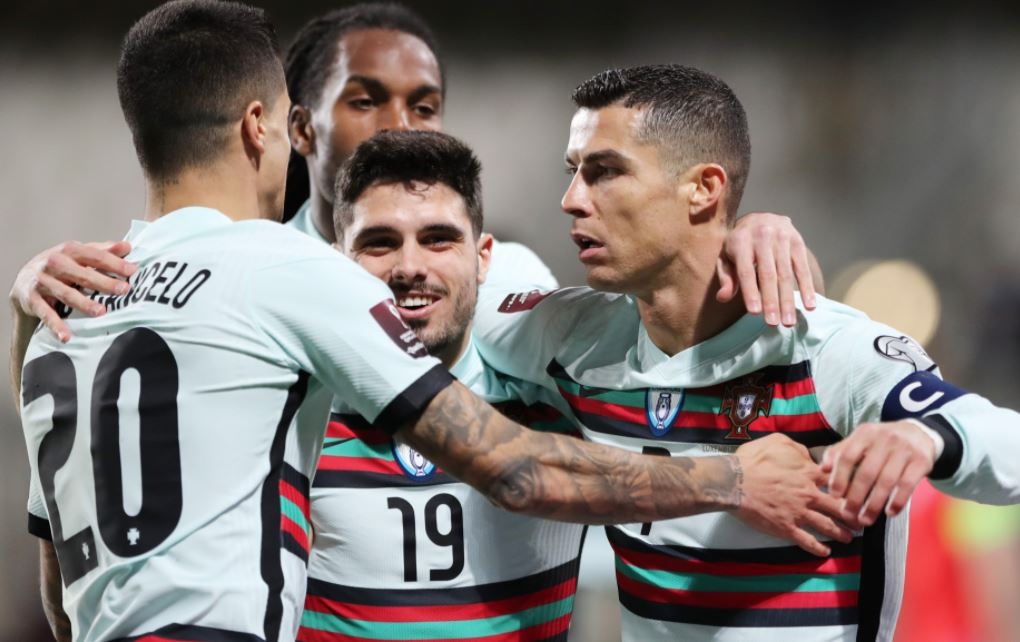 Ronaldo ghi ban dau tien o vong loai World Cup 2022 hinh anh