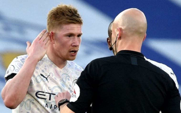 Man City cam bong 100% truoc Leicester o giua hiep mot hinh anh