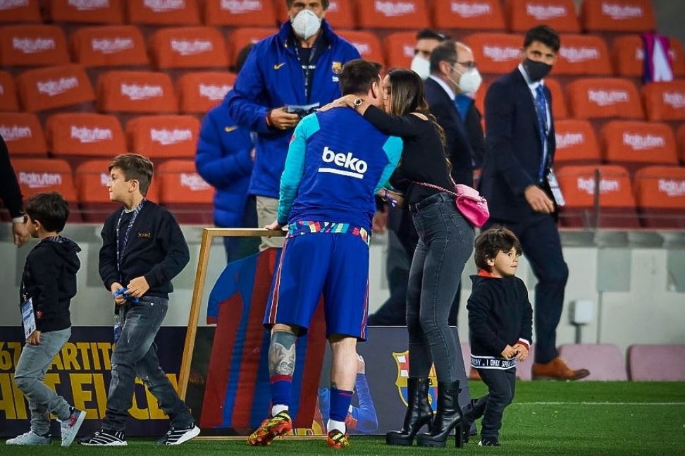 Messi hon vo trong ngay an mung ky luc anh 3