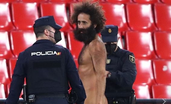 Nguoi dan ong khoa than lam gian doan tran dau cua Man Utd anh 1