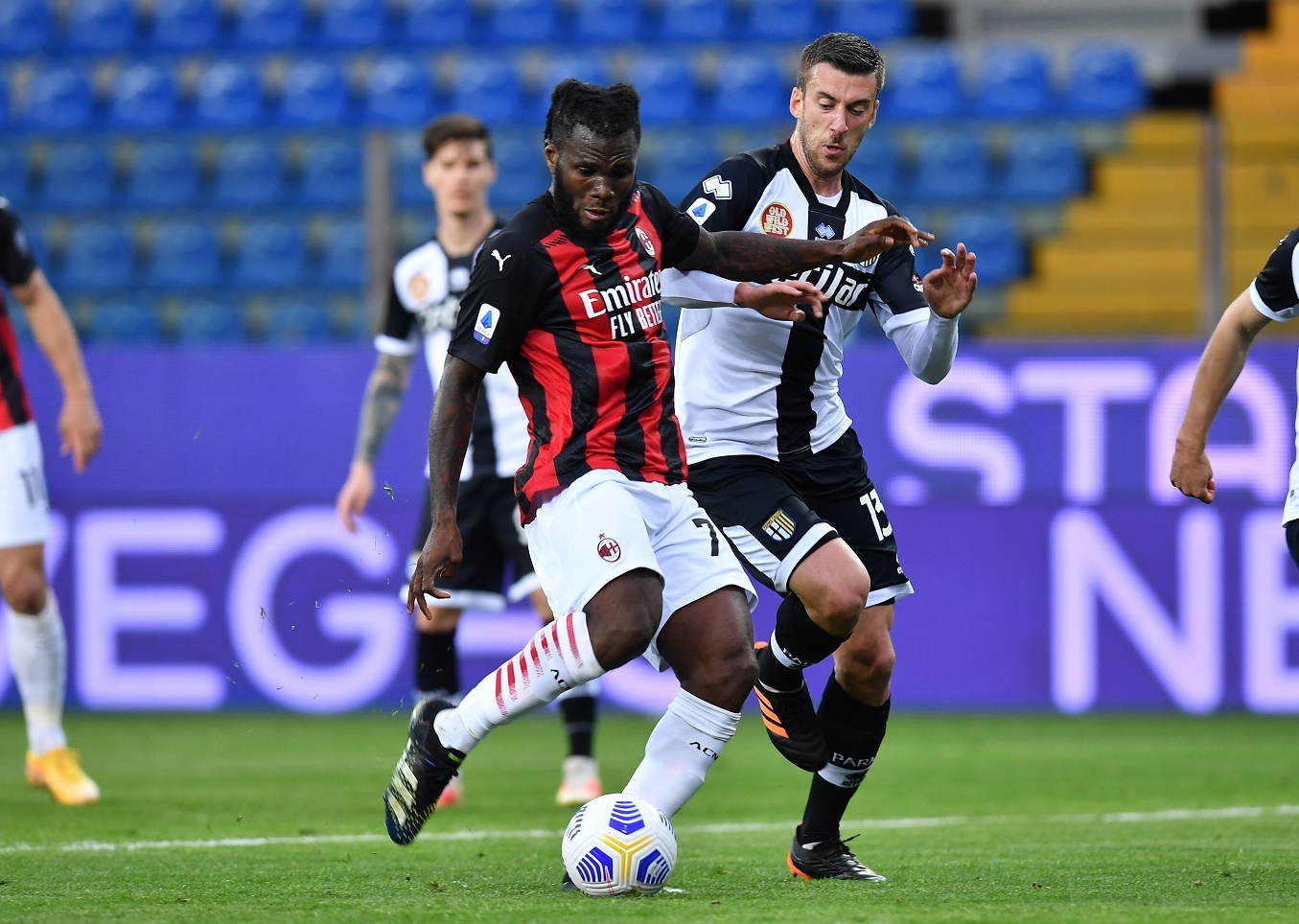 Ibrahimovic nhan the do truc tiep anh 4