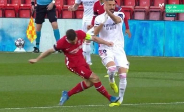 Zidane cuoi khi hoc tro xo xat voi doi thu anh 4