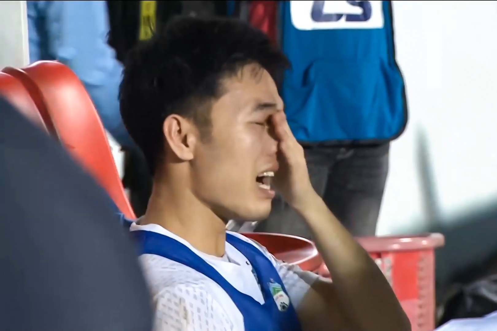 Xuan Truong khoc sau tran thang CLB Ha Noi anh 1