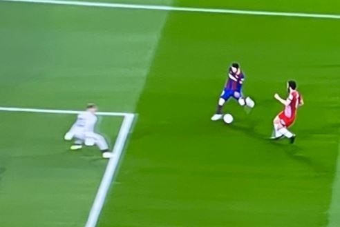 Messi khong ghi ban trong pha doi mat thu mon hinh anh