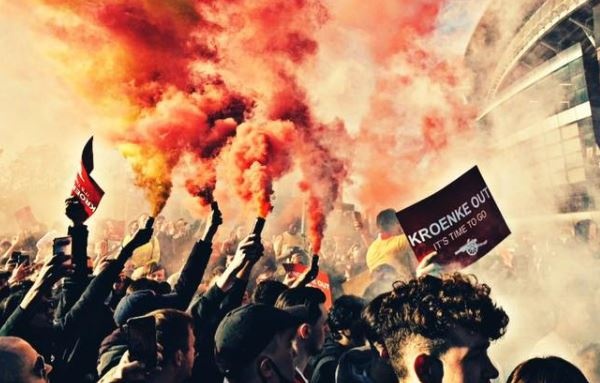 Hang nghin CDV bieu tinh ngoai SVD Emirates hinh anh