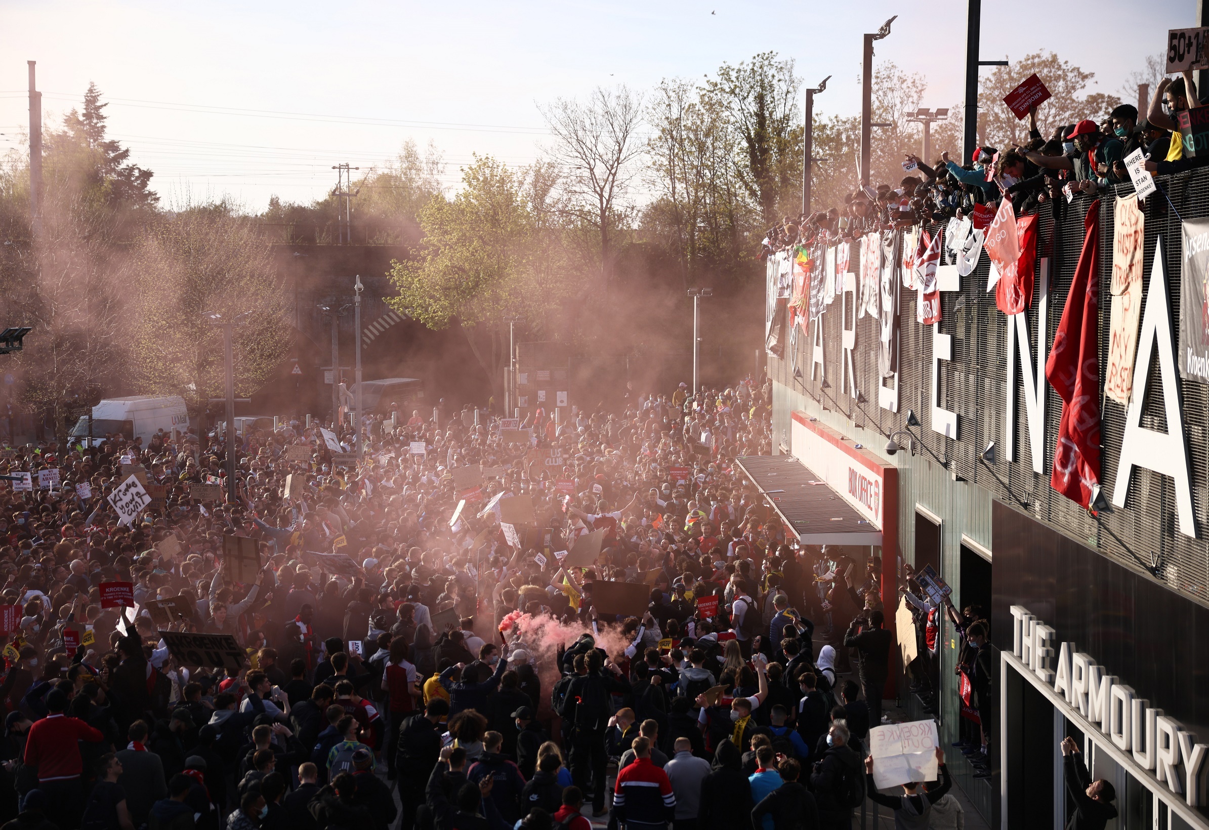 Bien nguoi bieu tinh ngoai SVD Emirates anh 6