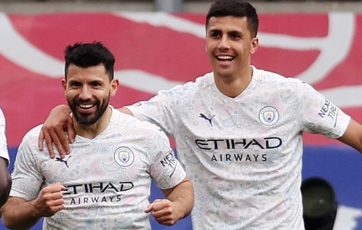 Man City cham mot tay vao chuc vo dich Premier League hinh anh