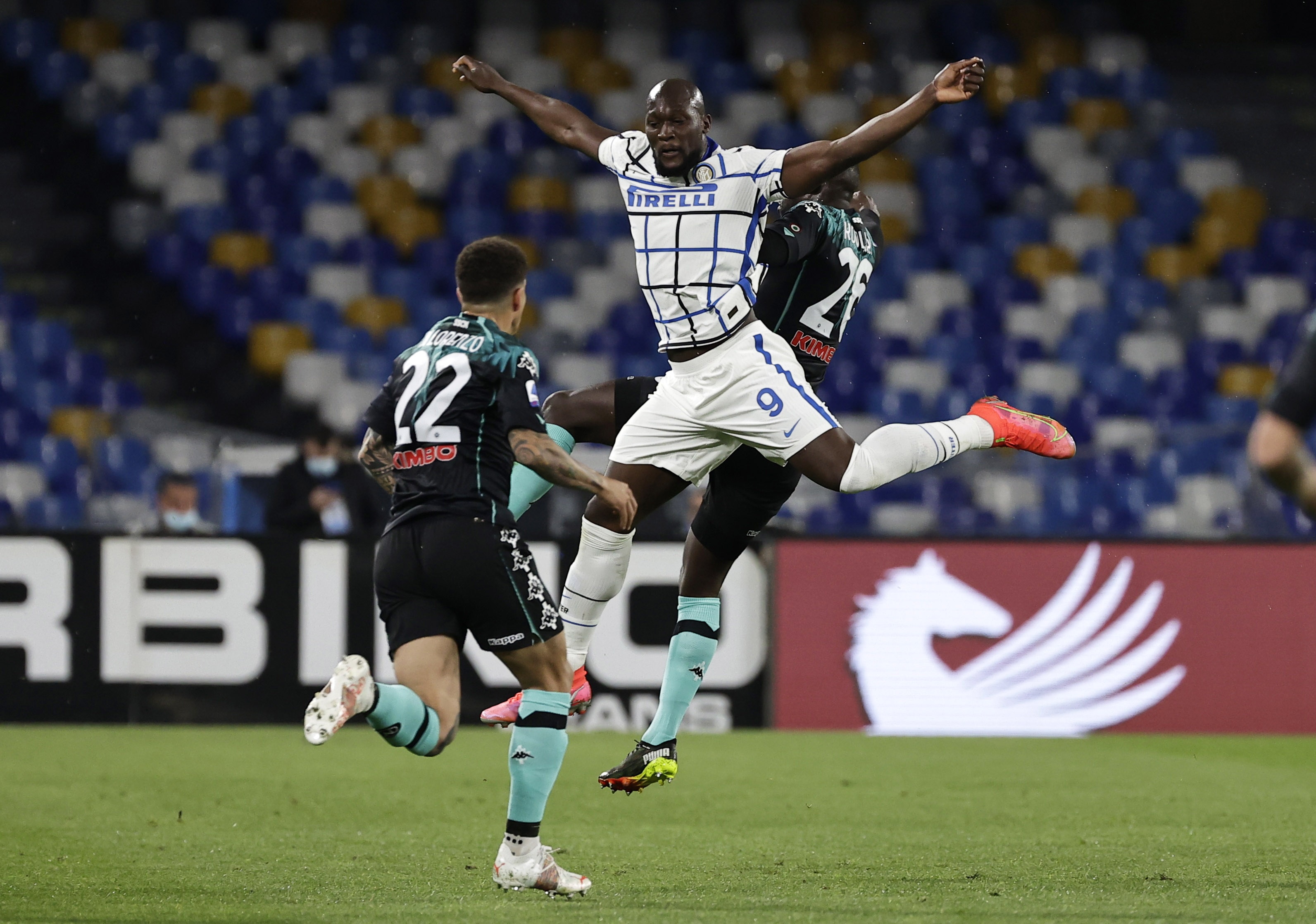 Lukaku che nhao Ibra anh 1