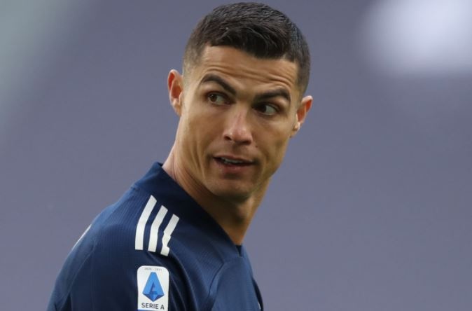 Ronaldo giup do cau be mac benh hiem ngheo hinh anh