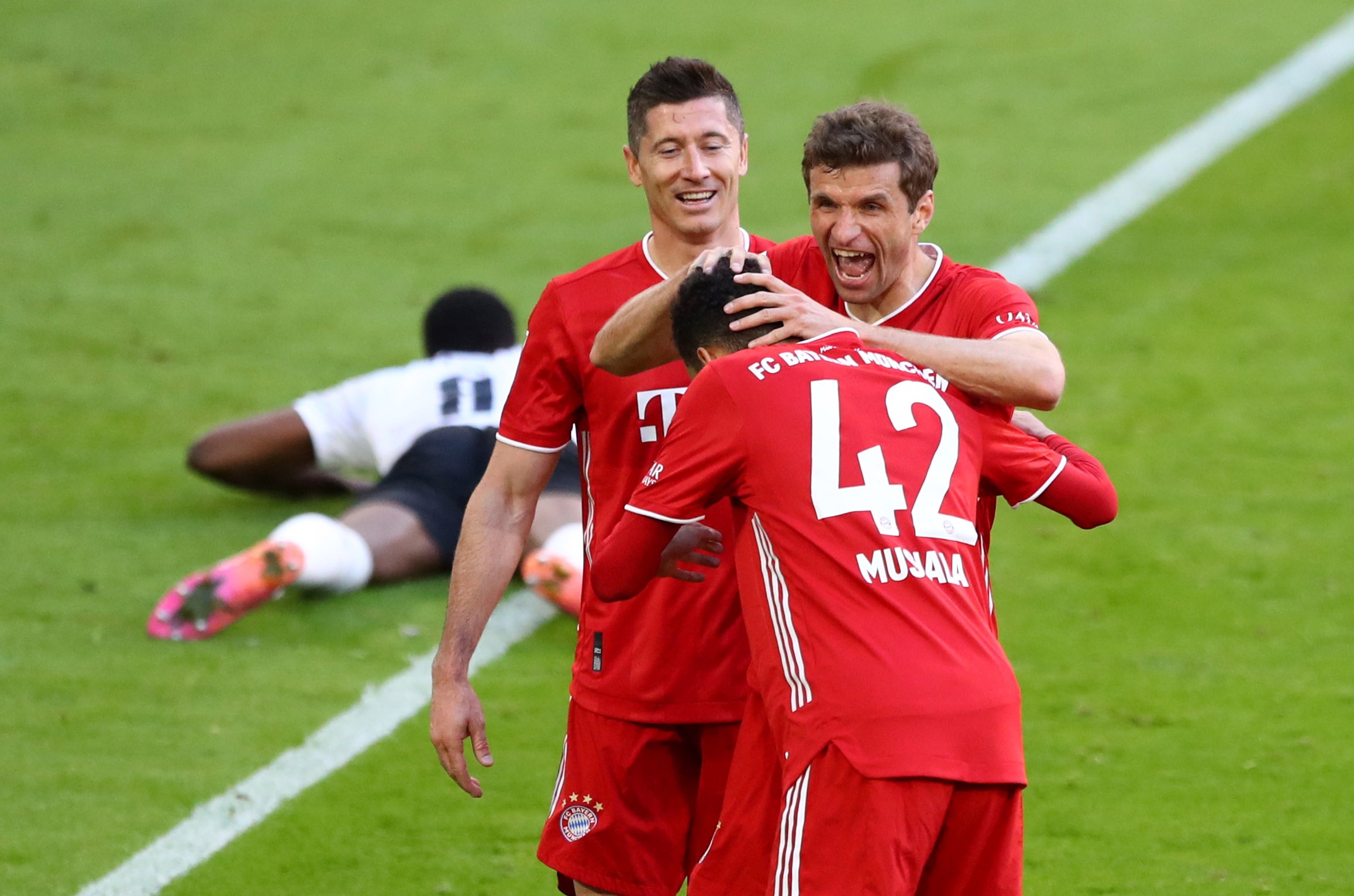 Bayern vo dich Bundesliga mua thu 9 lien tiep anh 2