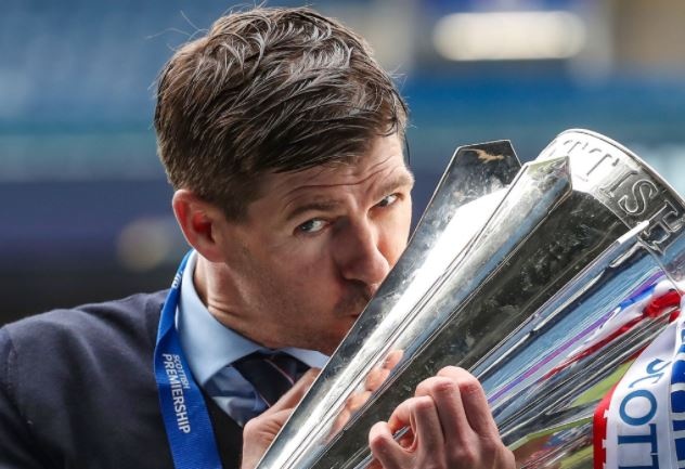 HLV Gerrard gianh chuc vo dich voi ky tich bat bai hinh anh