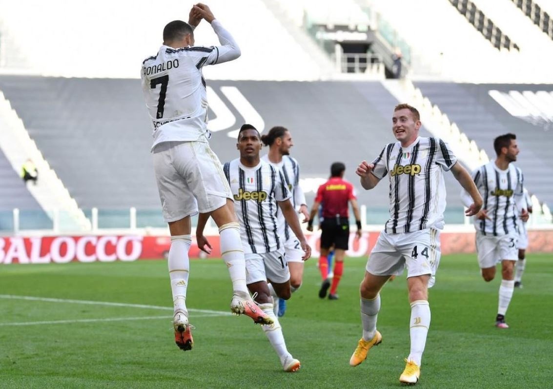 Ronaldo khi bi thay som o tran derby anh 6