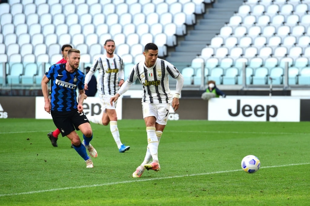 Ronaldo khi bi thay som o tran derby anh 5