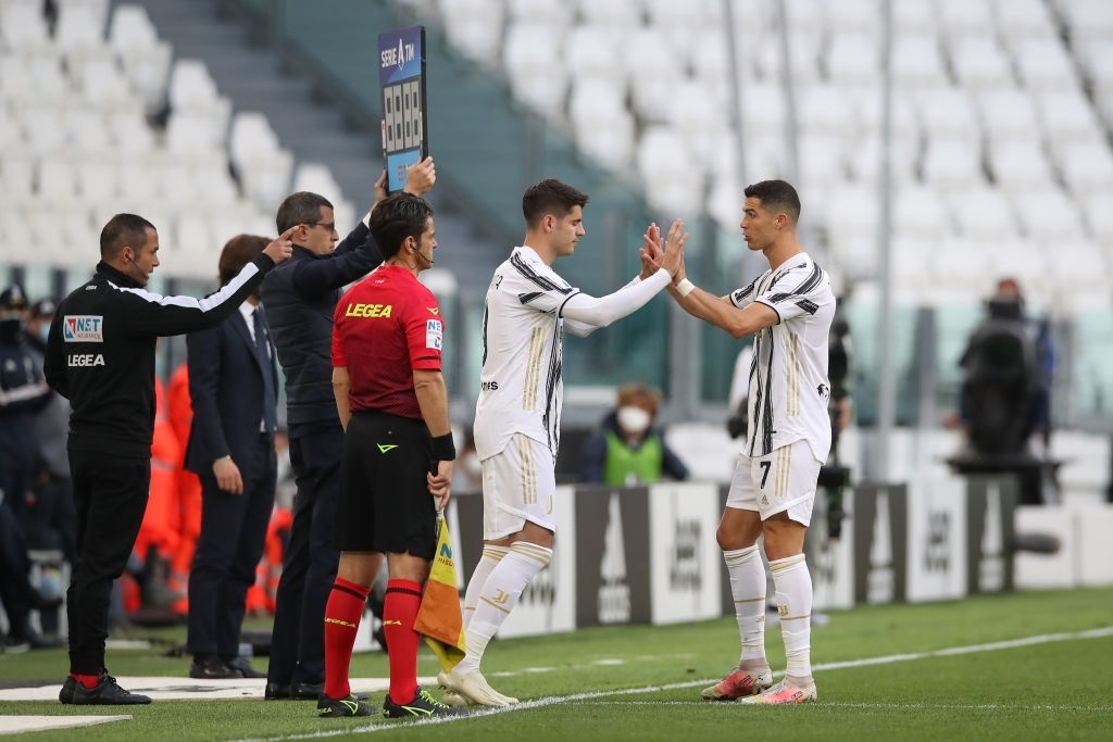 Ronaldo khi bi thay som o tran derby anh 1