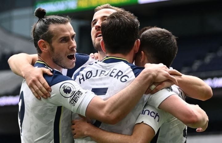 Spurs thoat khoi vi tri du Conference League hinh anh