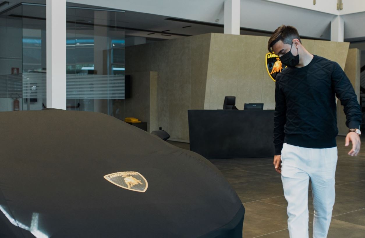 Dybala tu thuong sieu xe anh 1