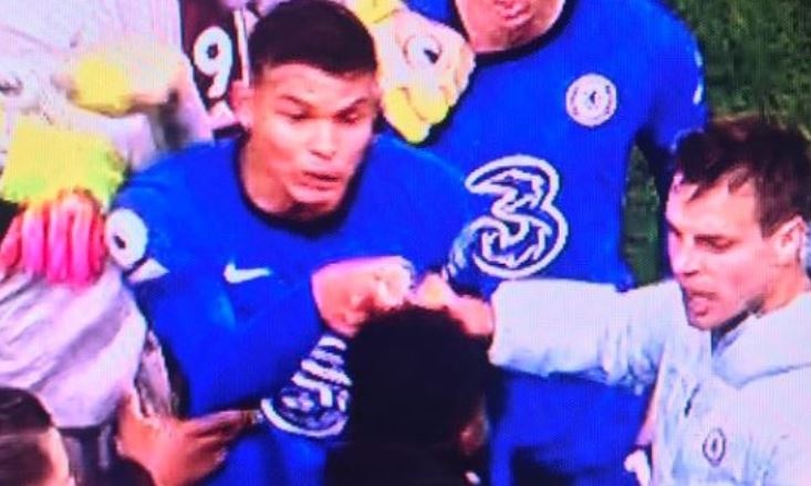 Chelsea, Leicester bi phat hinh anh