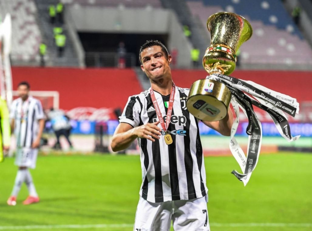 Ronaldo di vao lich su bong da chau Au anh 2