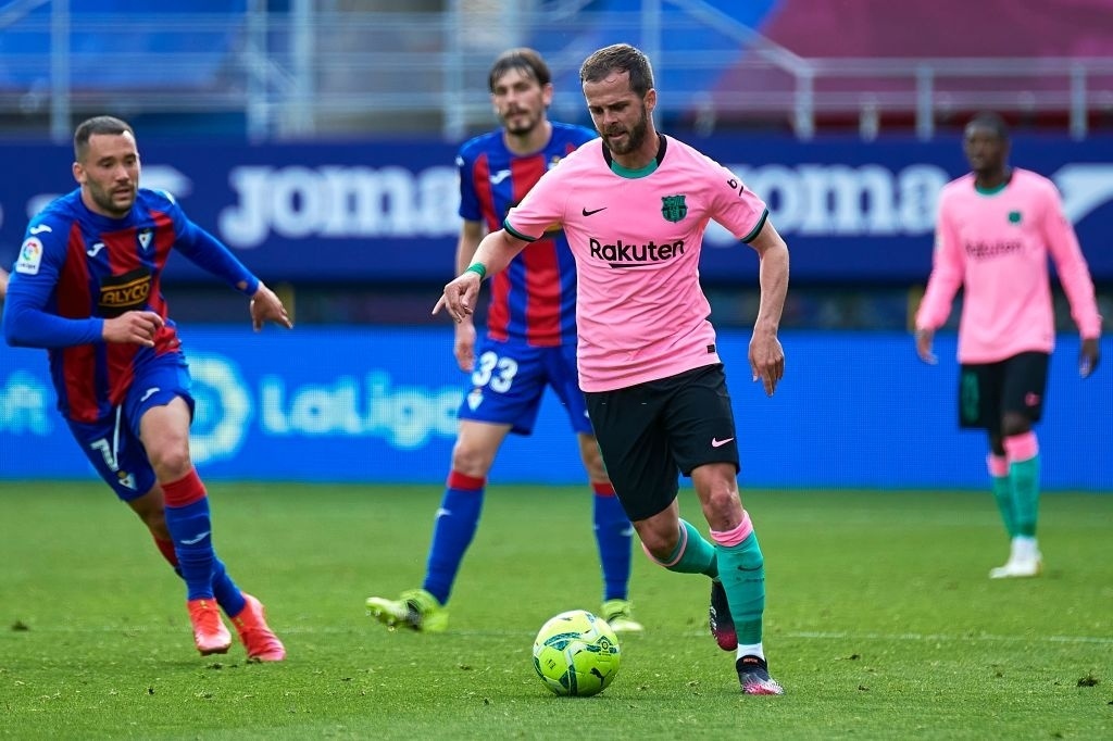 11 ban hop dong ho khien Barca suy yeu anh 6