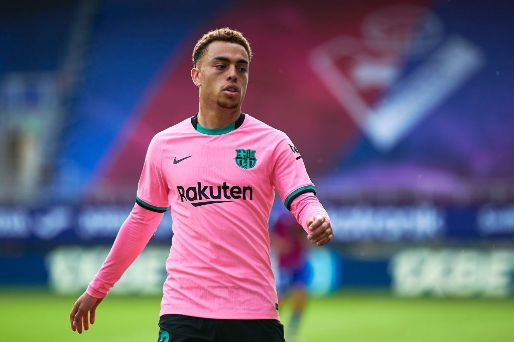 Doi hinh Barca mua toi voi 4 tan binh mien phi anh 3