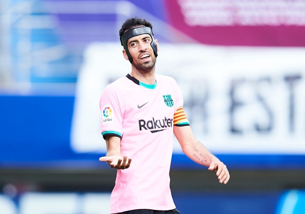 Doi hinh Barca mua toi voi 4 tan binh mien phi anh 7