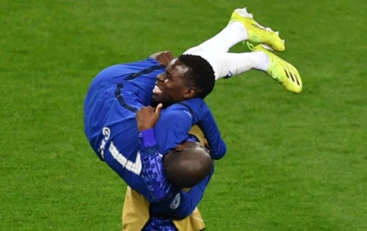 Zouma uu ai Kante trong le an mung vo dich Champions League hinh anh