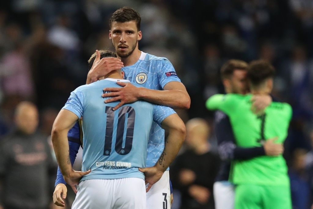 Pep Guardiola hon huy chuong ve nhi anh 1