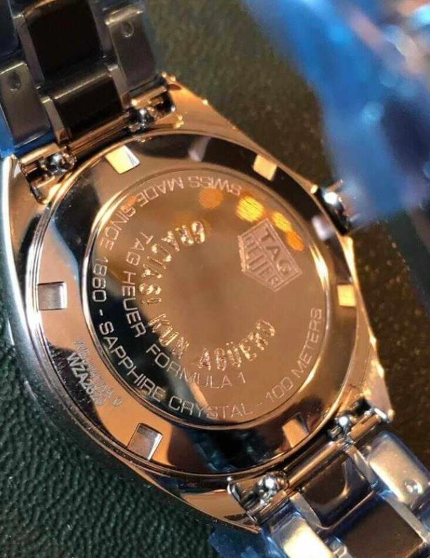 Aguero tang dong ho,  xe cho nhan vien Man City anh 1