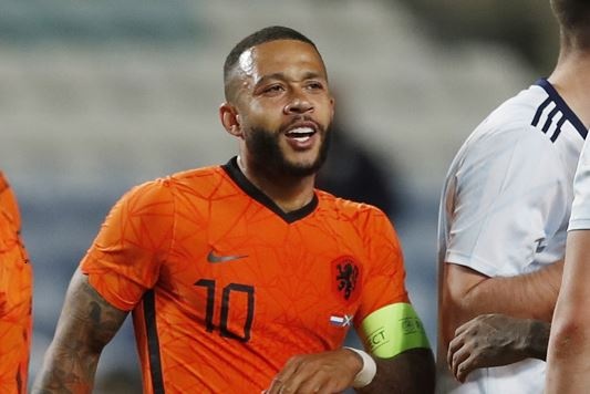 Depay lap cu dup vao luoi tuyen Scotland hinh anh