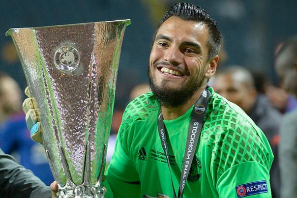 Man Utd chia tay 6 cau thu tre va Romero hinh anh