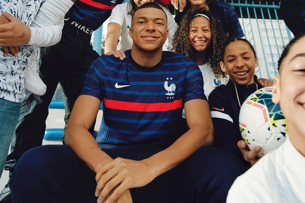 10 mau ao dau dep tai Euro 2020 anh 1