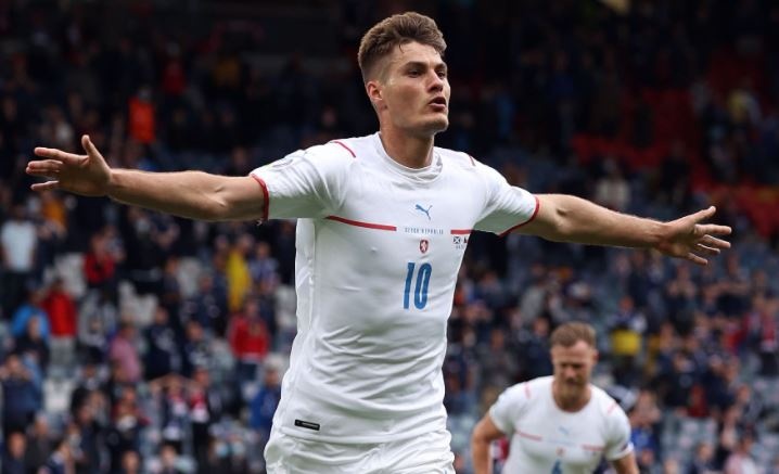 DT Scotland 0-2 CH Czech: Ban thang tu giua san hinh anh