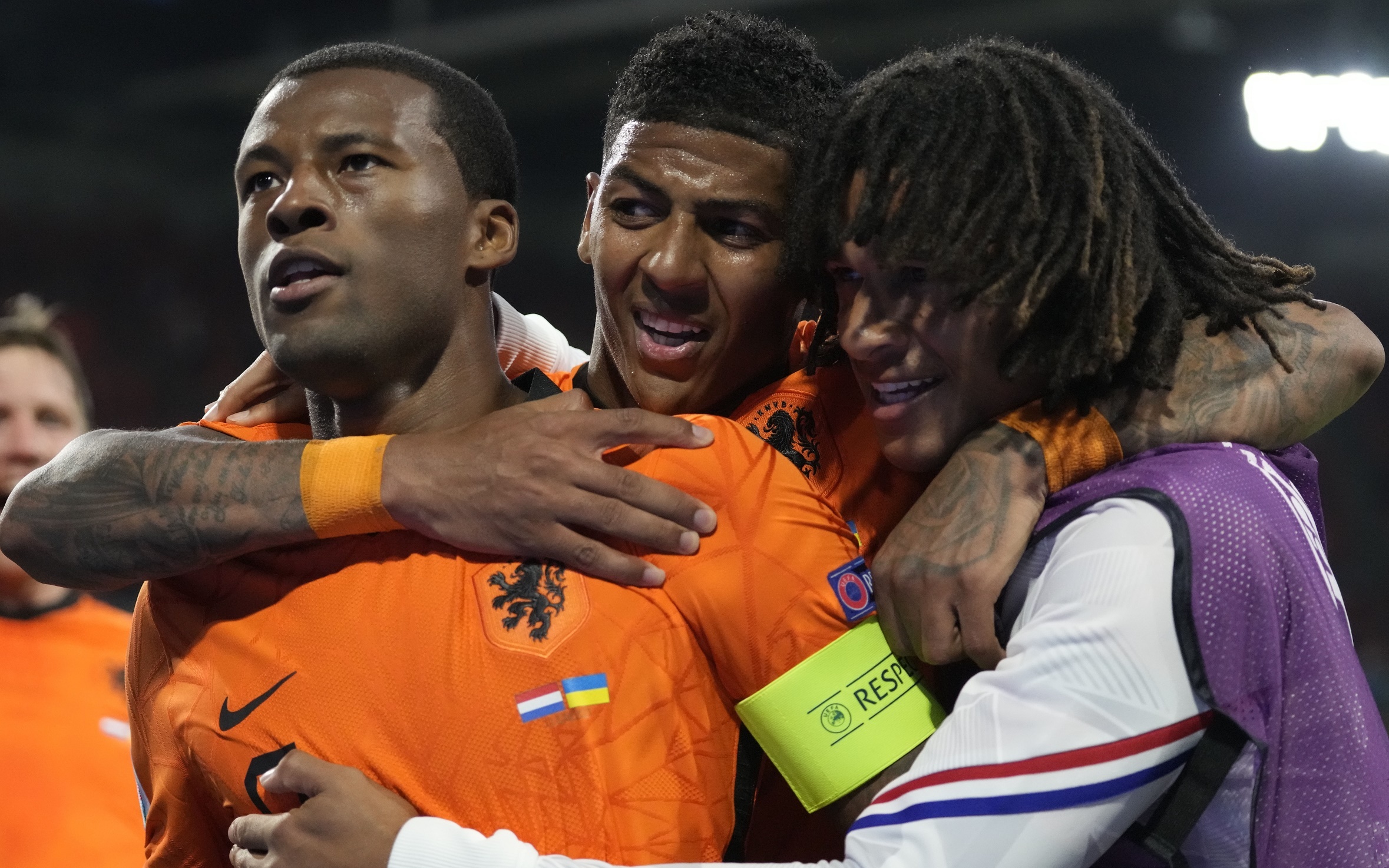 Ha Lan gianh chien thang 3-2 trong tran ra quan tai Euro 2020 hinh anh