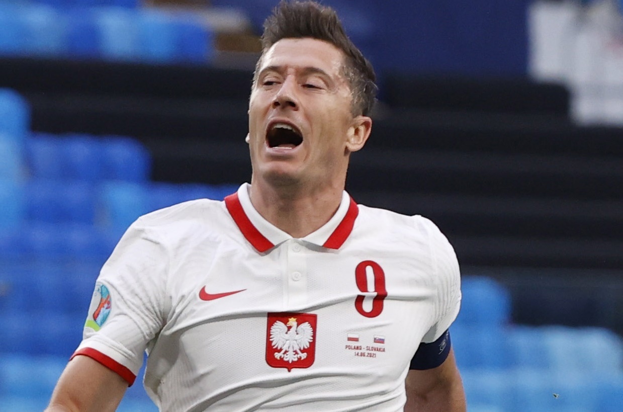 Lewandowski tit ngoi trong tran thua cua Ba Lan hinh anh