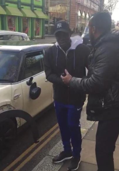 Kante bi dung xe nhung van chup hinh voi fan anh 1