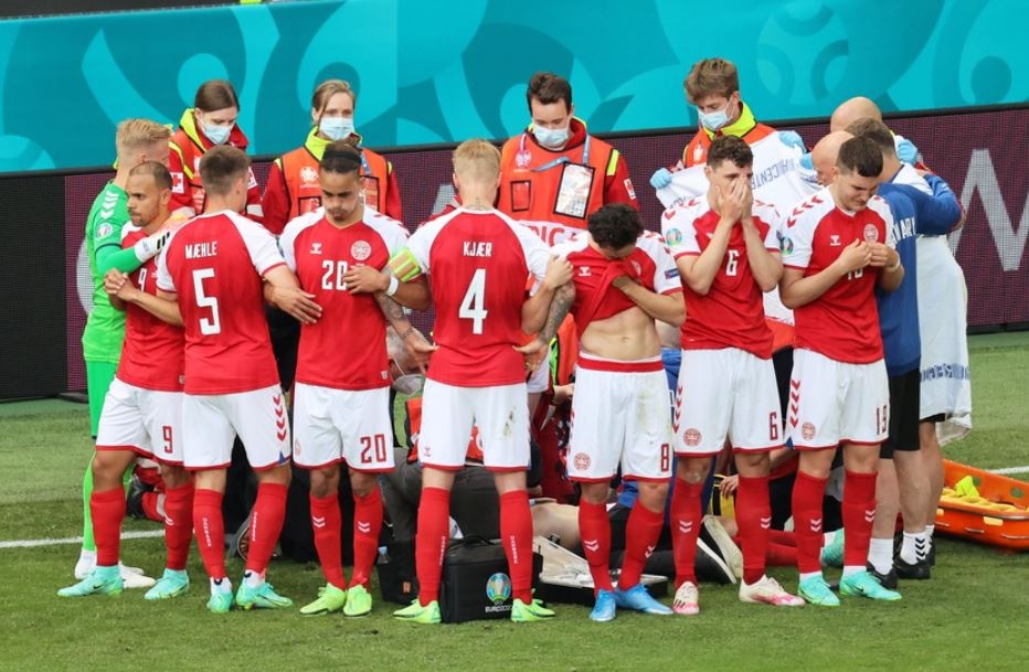 Tuyen Bi dung thi dau o phut thu 10 tran gap Dan Mach anh 1