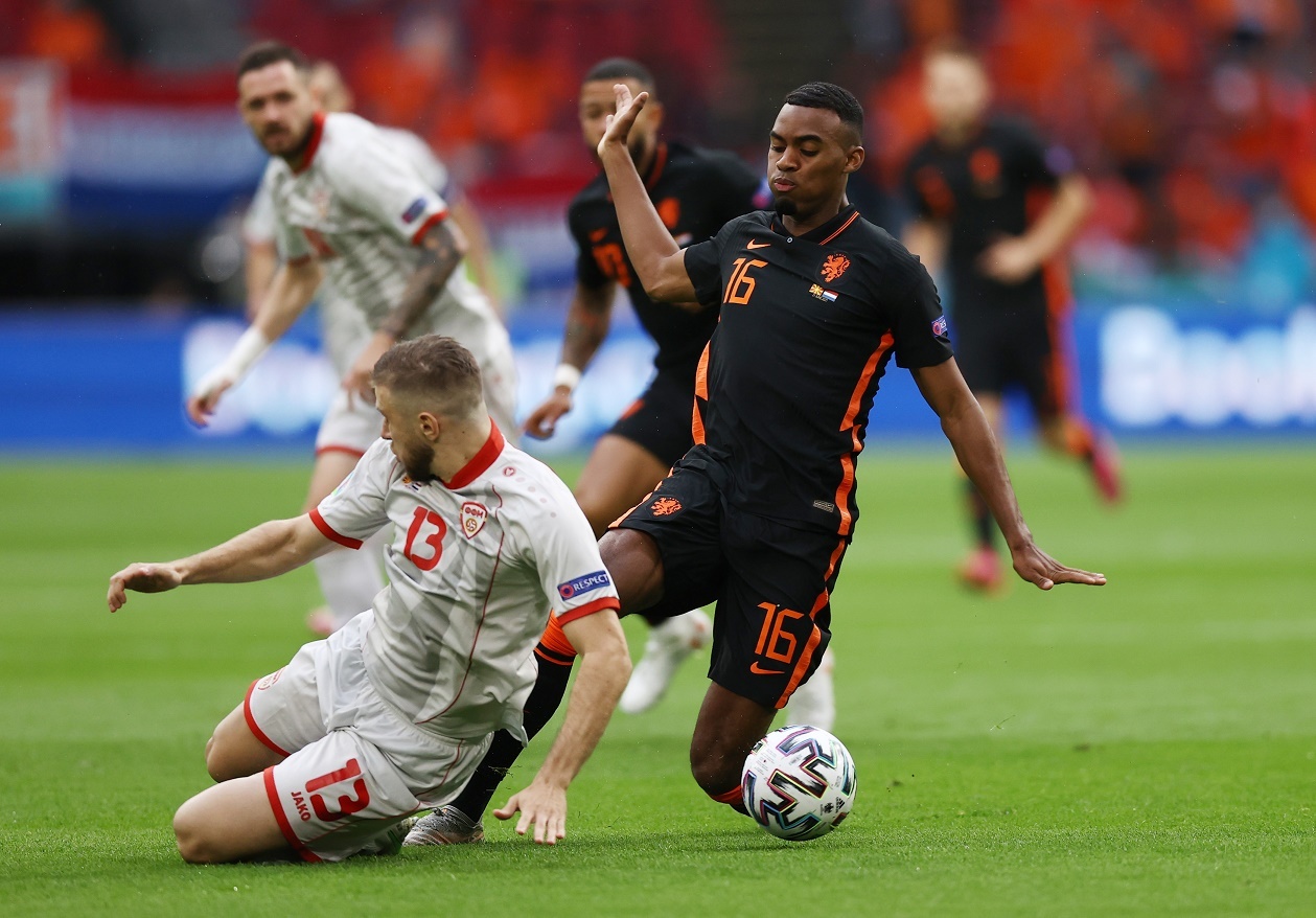 Tuyen Ha Lan tang qua bat ngo cho Pandev anh 5