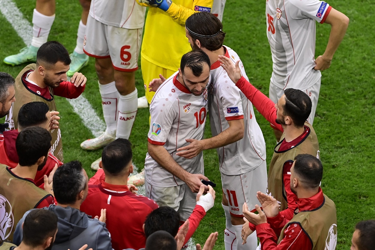 Tuyen Ha Lan tang qua bat ngo cho Pandev anh 4