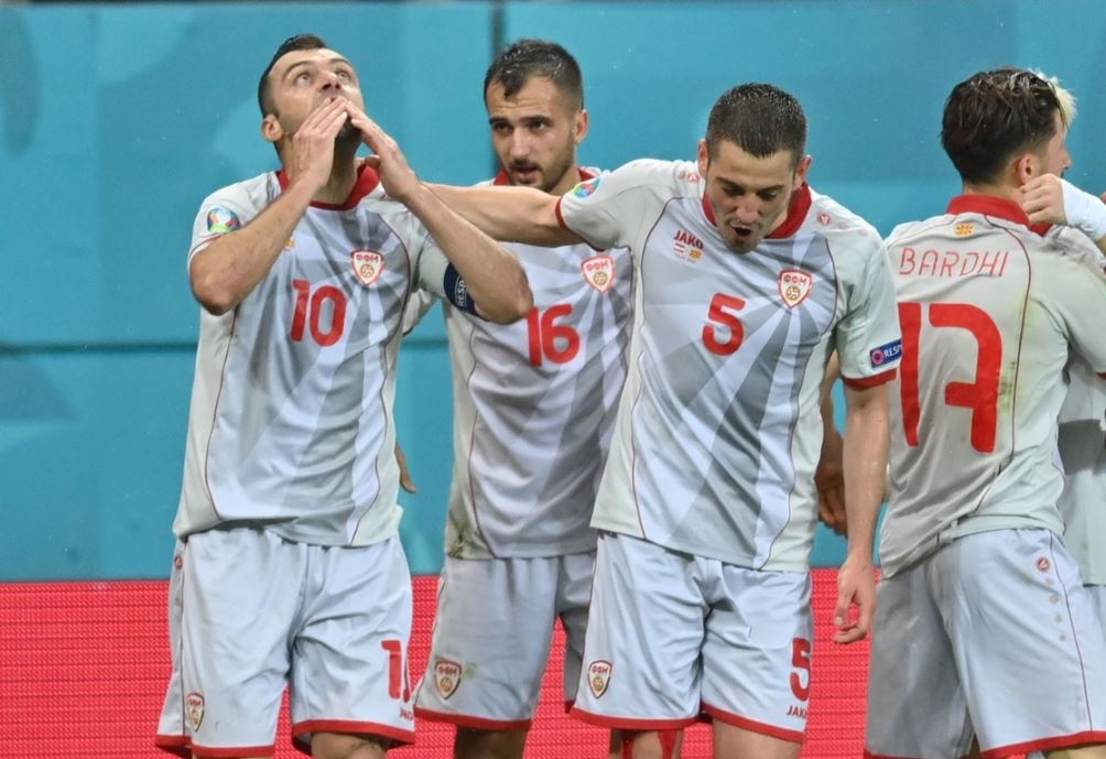 Tuyen Ha Lan tang qua bat ngo cho Pandev anh 7