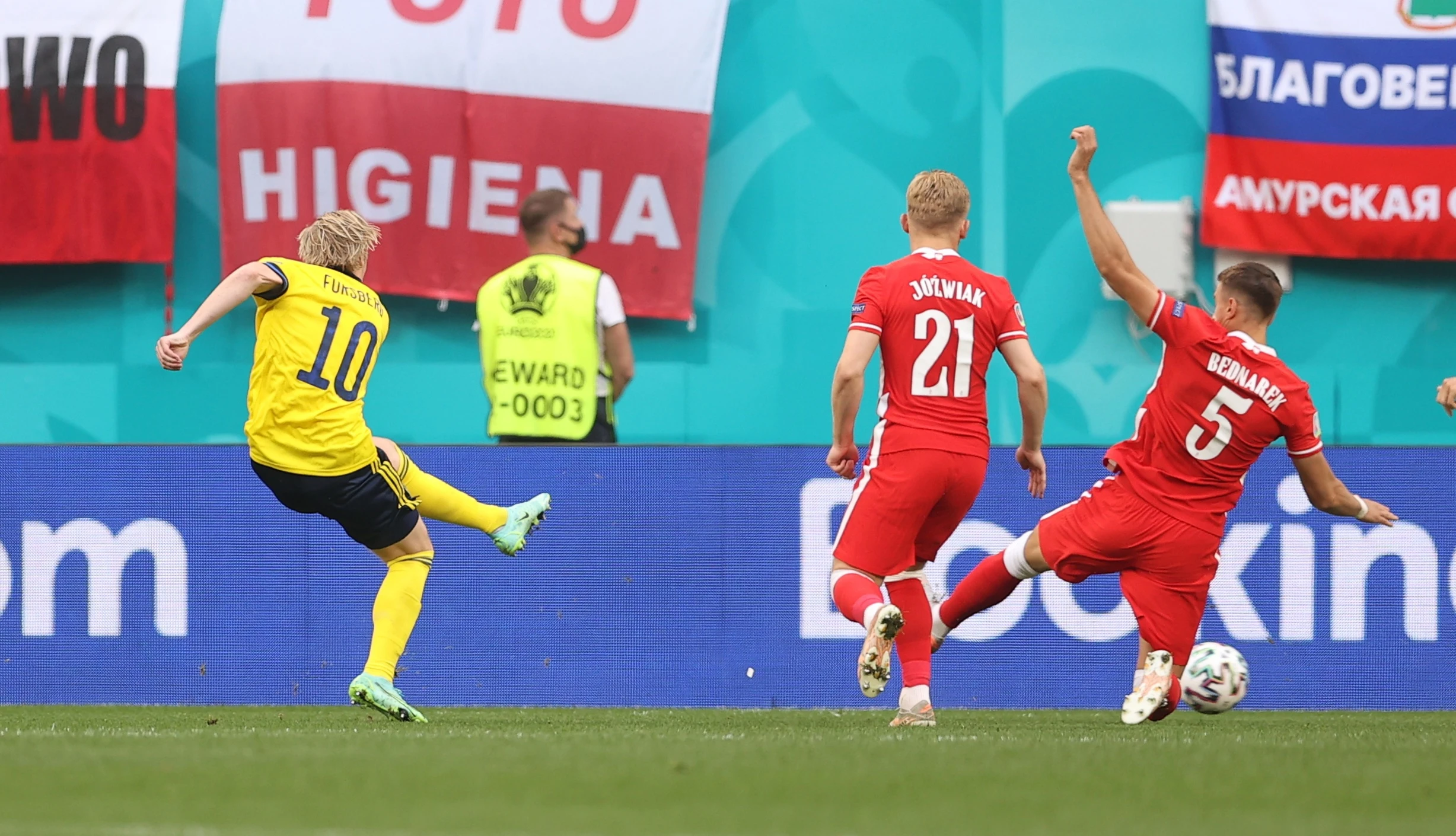 Thuy Dien vs Ba Lan anh 1