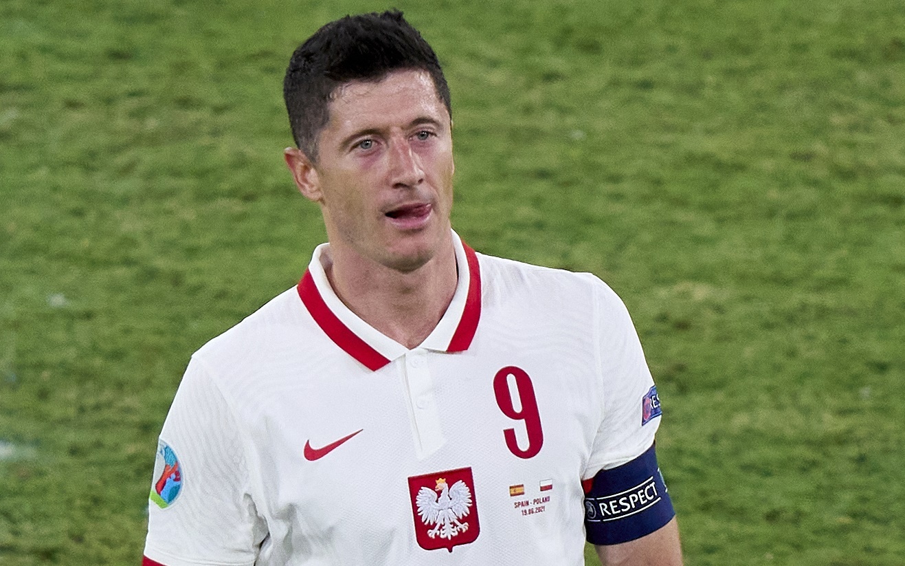 Lewandowski cung dong doi bi loai tu vong bang hinh anh