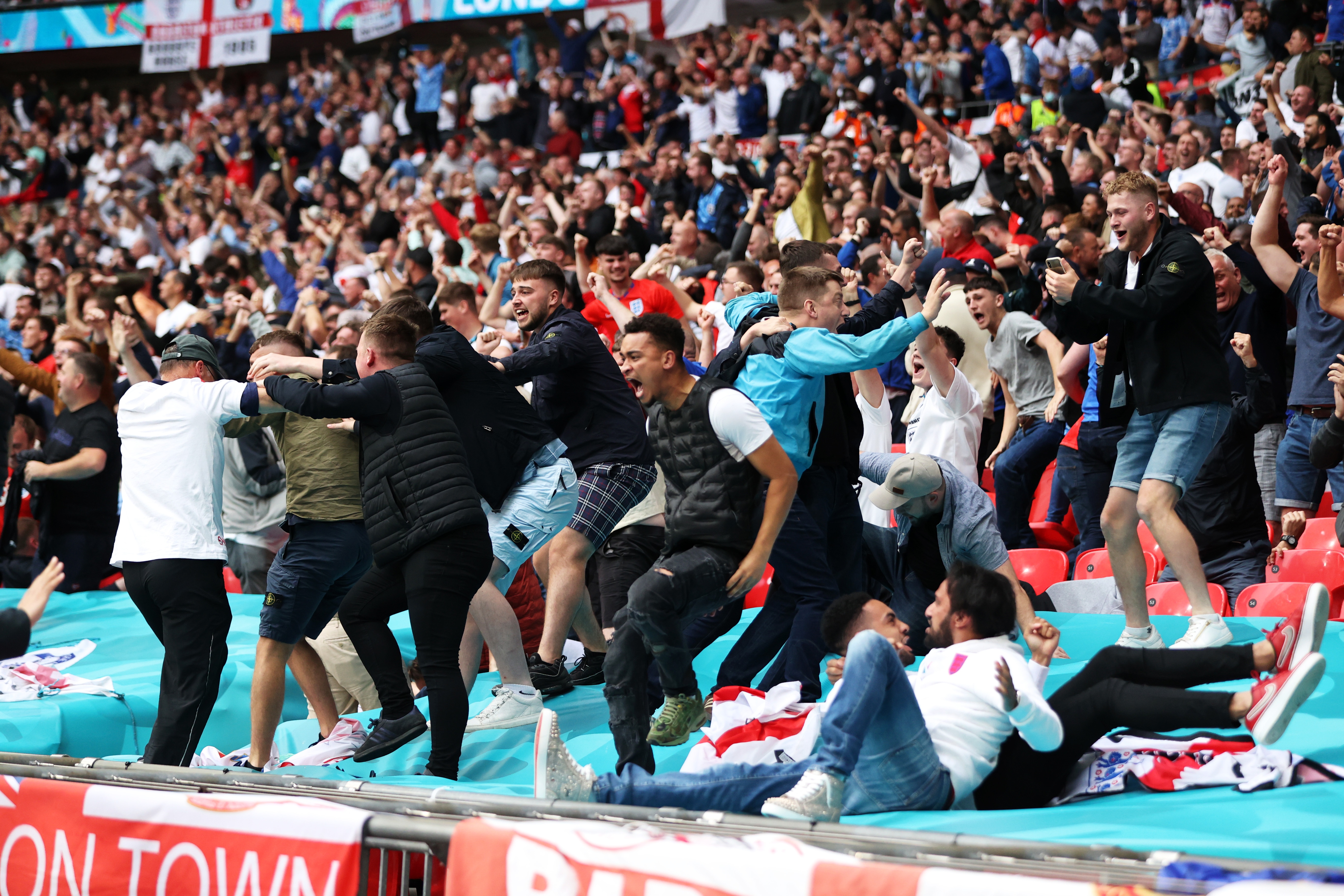 CDV Anh lan lon tren khan dai anh 3