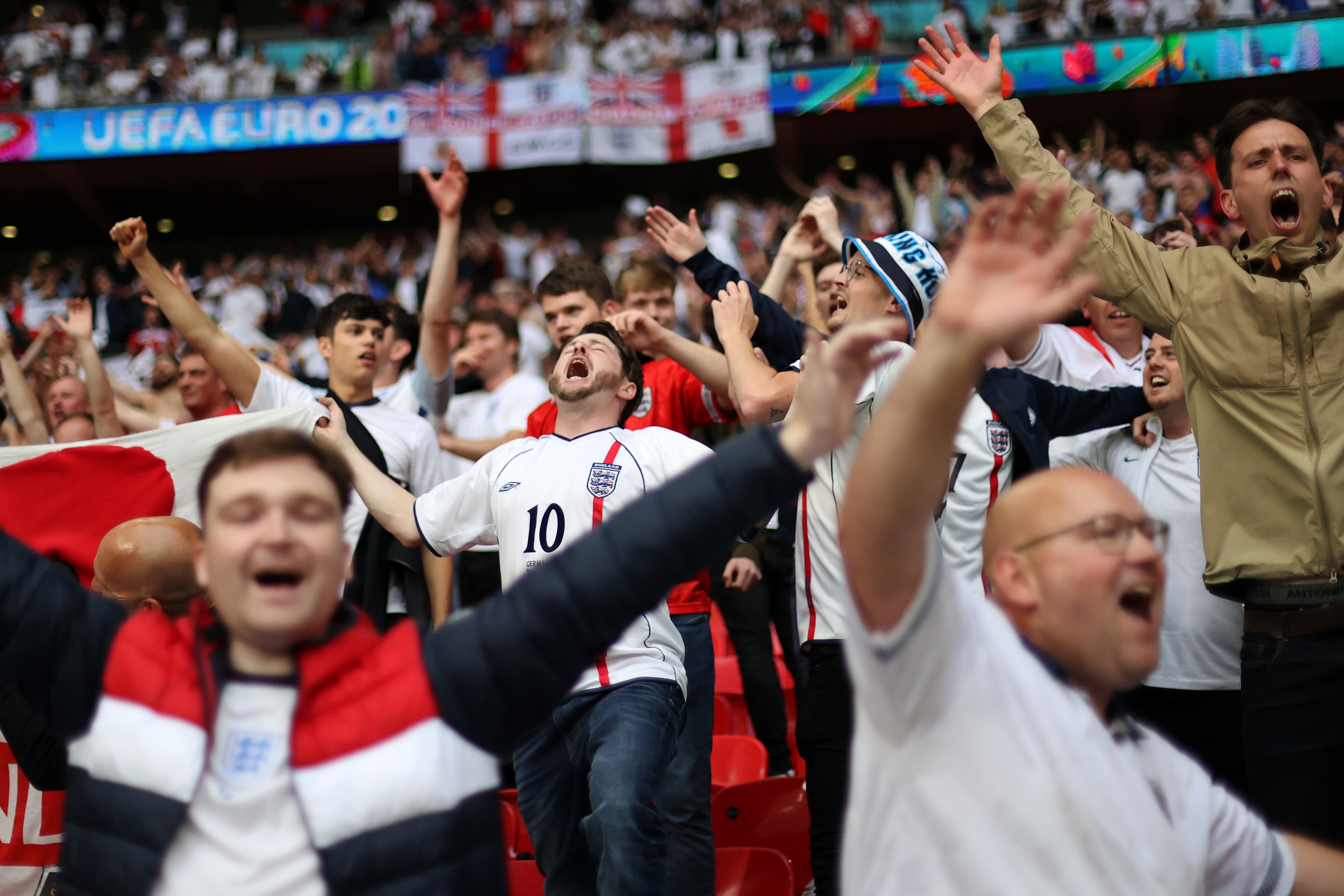 CDV Anh lan lon tren khan dai anh 4