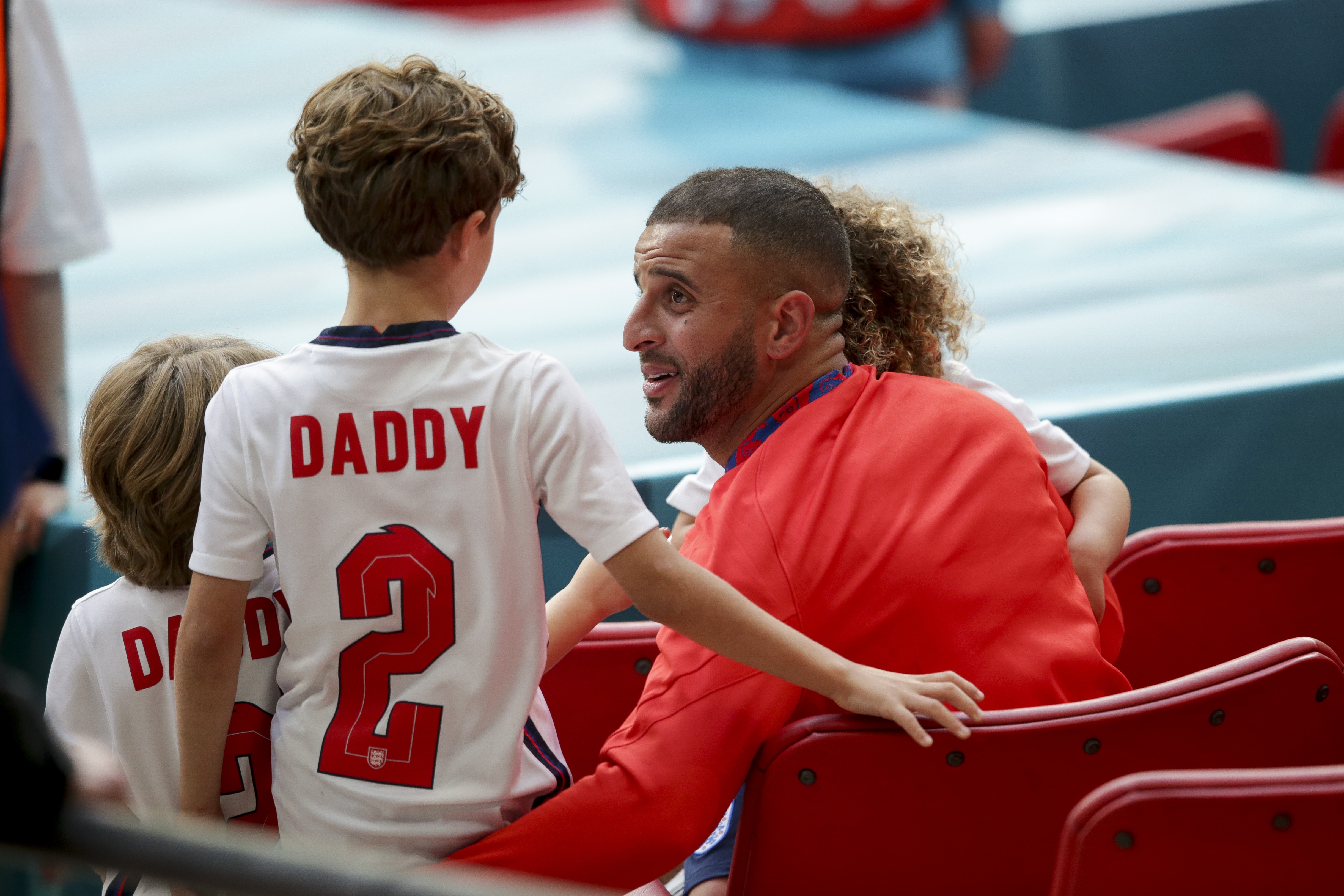 CDV Anh lan lon tren khan dai anh 8