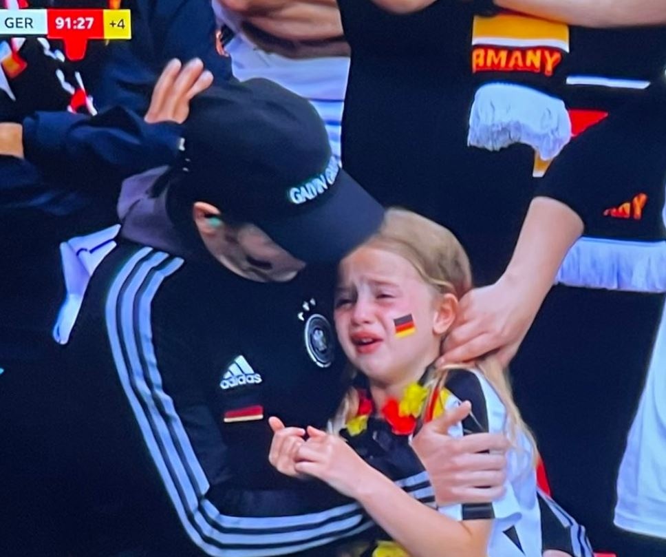 CDV nhi oa khoc tai Wembley anh 1