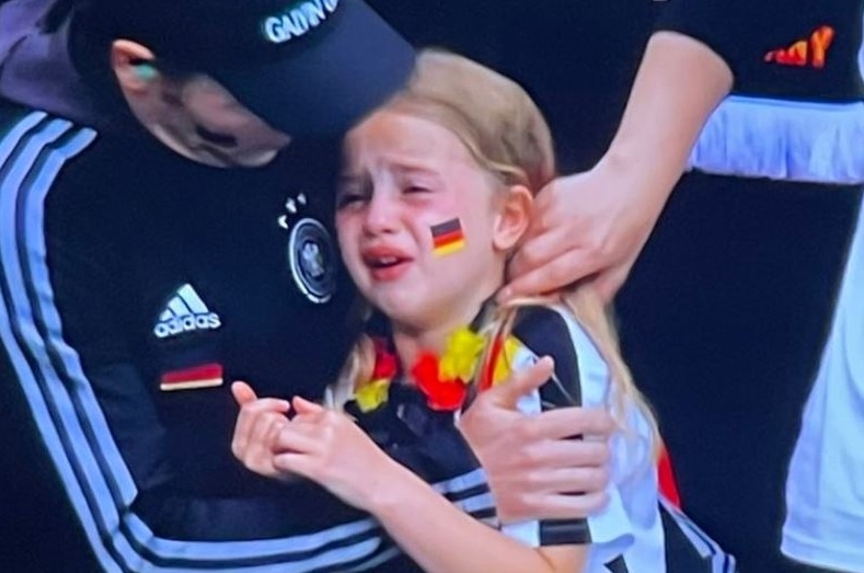 CDV nhi oa khoc tai Wembley hinh anh